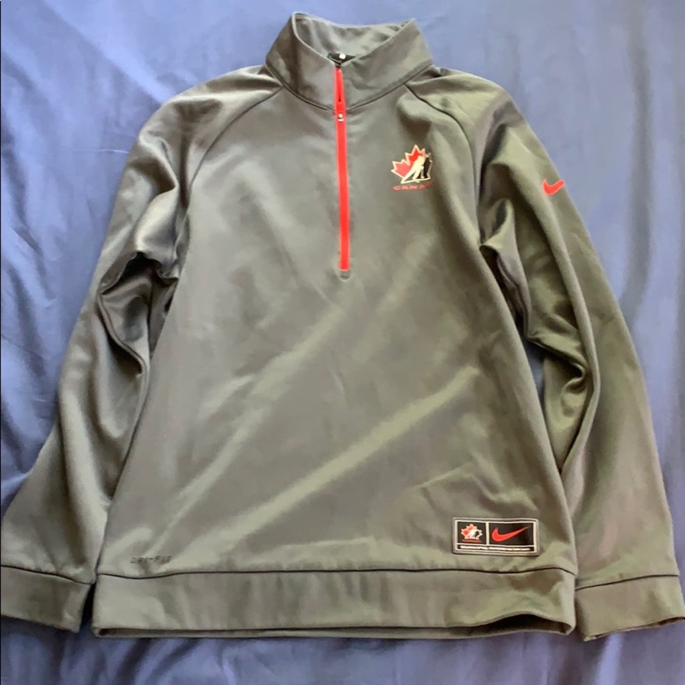 Nike men’s Canada pullover